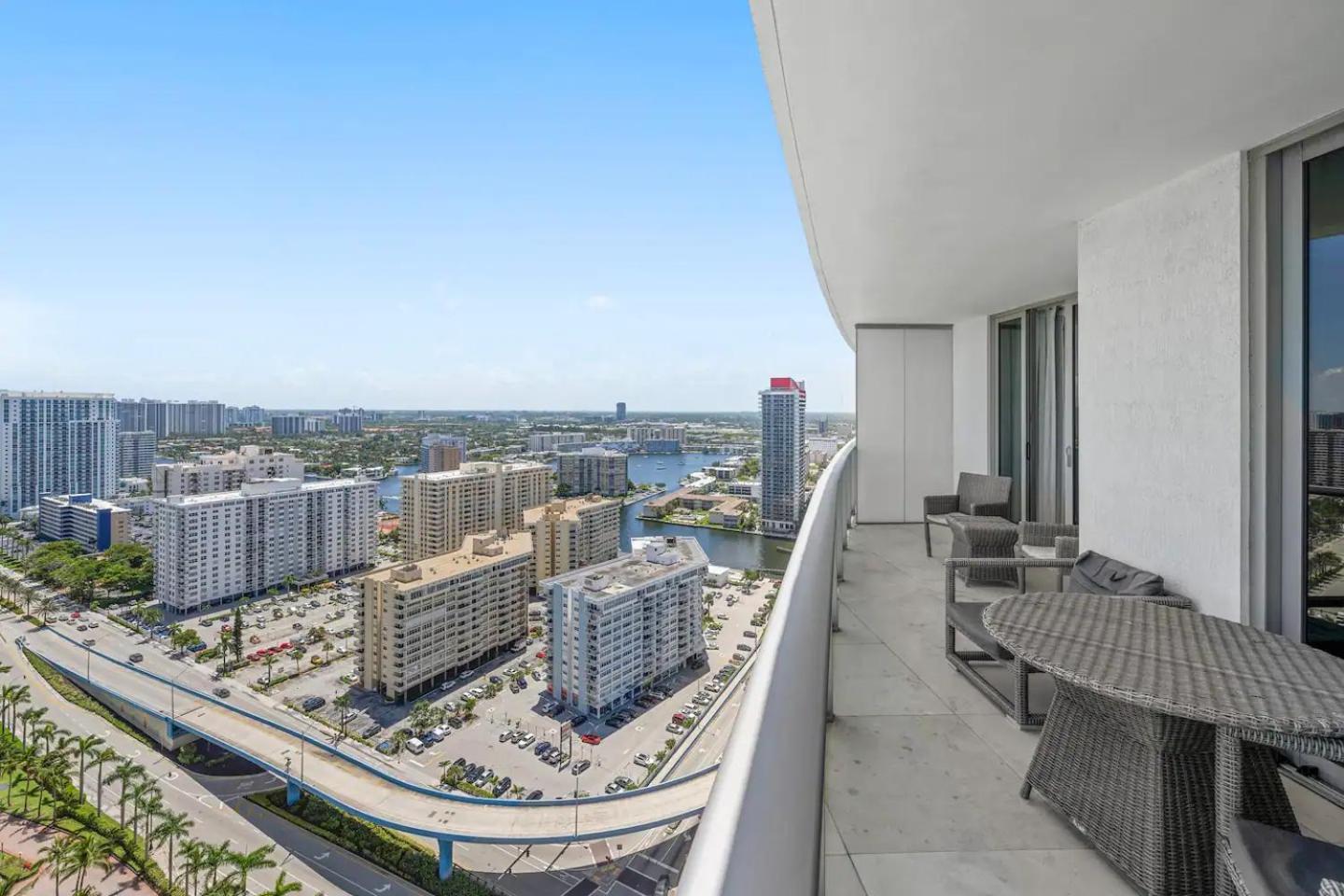 Upscale Comfort And Breathtaking Views At H Hollywood Residences By Zelloo Beverley Beach Exterior photo