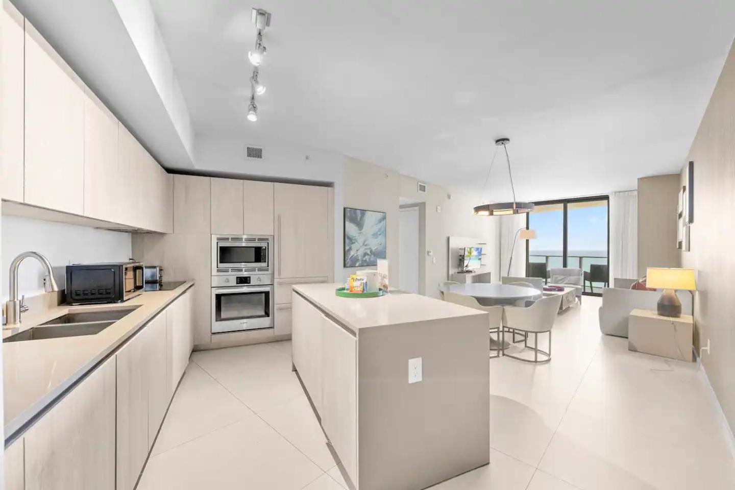 Upscale Comfort And Breathtaking Views At H Hollywood Residences By Zelloo Beverley Beach Exterior photo